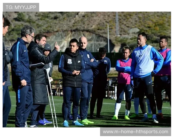 足球天才少年穿奇怪袜子引爆训练场，背后隐藏的秘密让人震惊