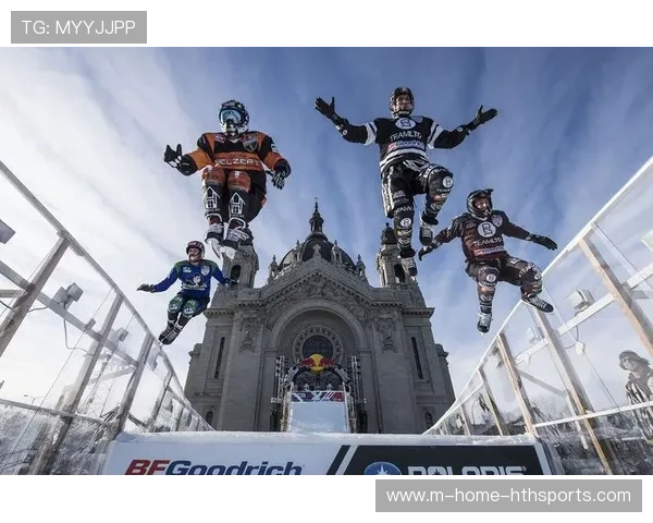 攀冰速度赛选手在碎冰中迅速登顶 攀冰速度赛选手在碎冰中迅速登顶