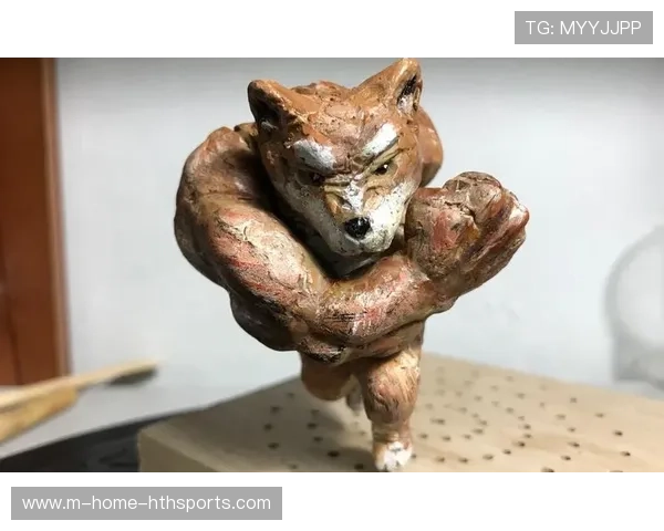 左勾拳穿透防守瞬间见血