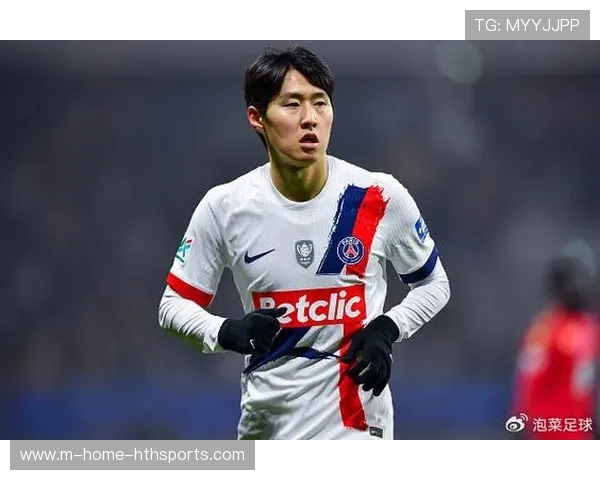 巴黎李刚仁视野与传球训练双提升：开启足球新篇章