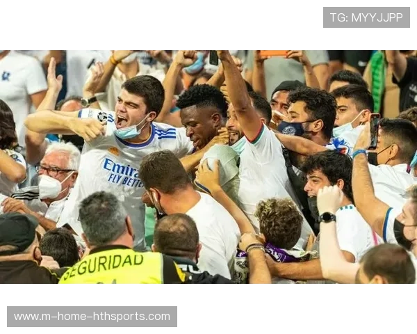 维尼修斯边路爆趟传中，皇马后点推射得手——那一刻撼动球场的艺术